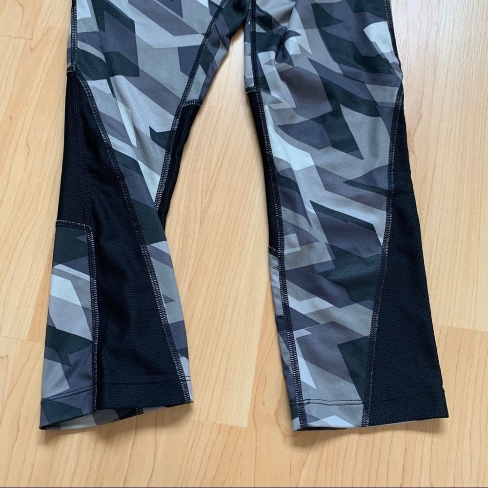 Nike Dri-Fit Leggings Size Small - Picture 2 of 9